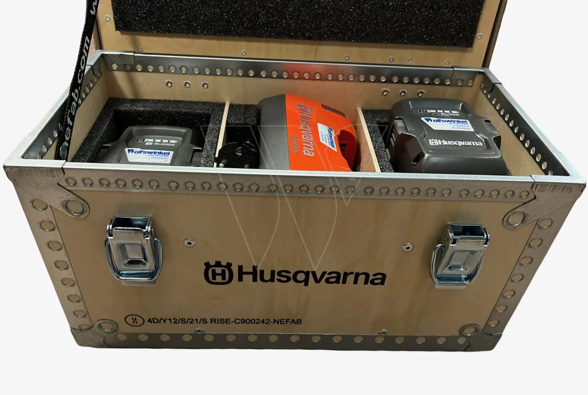 Husqvarna Opbergbox Hout 2x Accu & Lader 5 Husqvarna Opbergbox Hout 2x Accu & Lader - Afbeelding 5